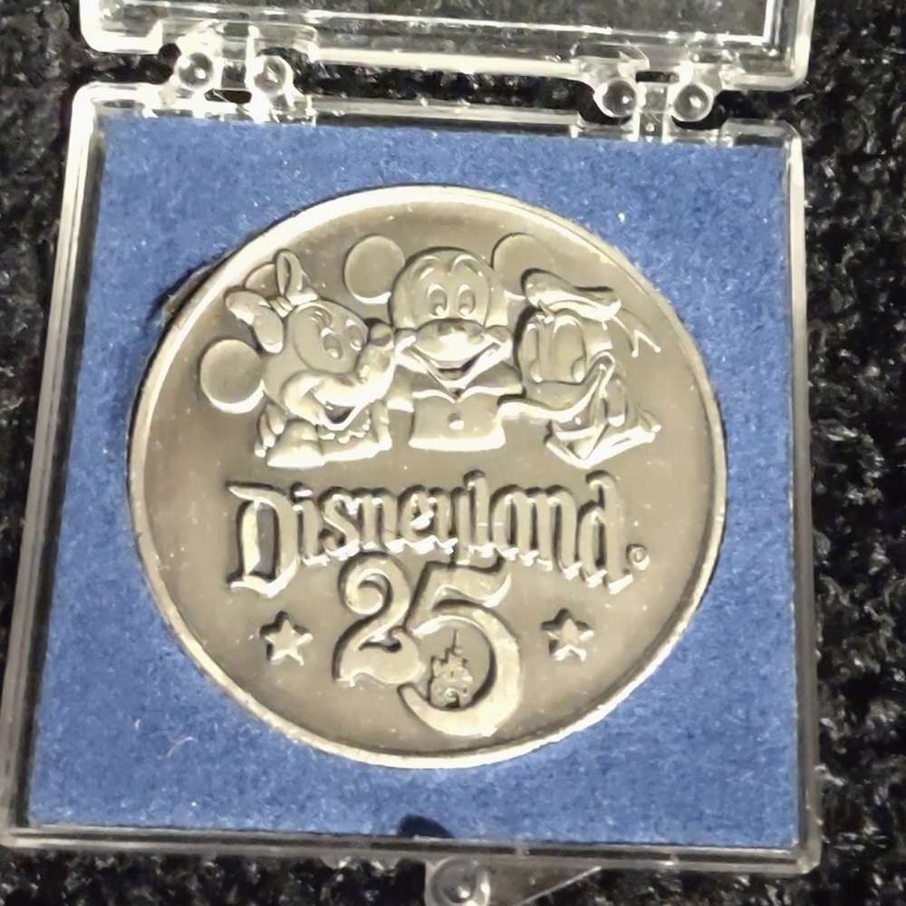DISNEYLAND PEWTER COIN